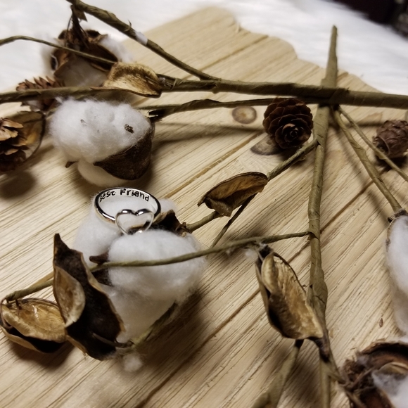 ❤❤Adorable Best Friend Heart Ring in SILVER ❤❤ - Picture 7 of 10